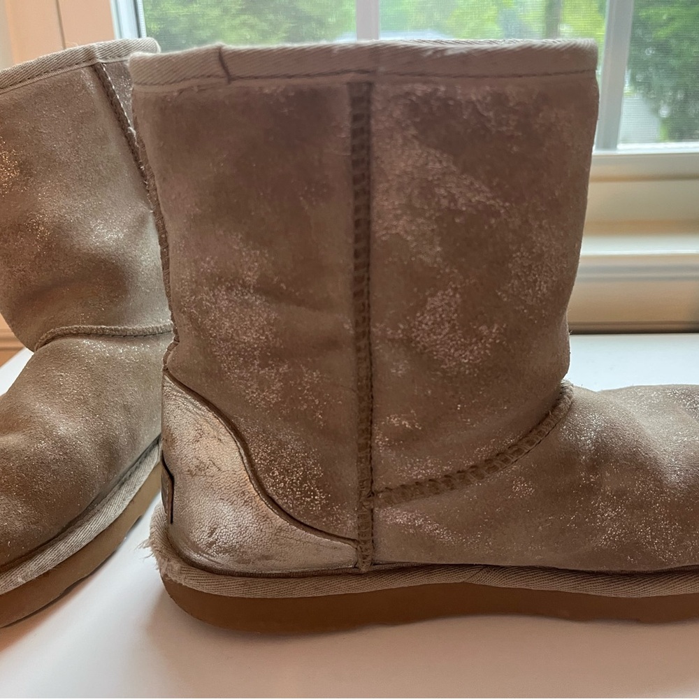 Kids UGG' Classic Ii Shimmer Metallic Bootie In Goat  size 4